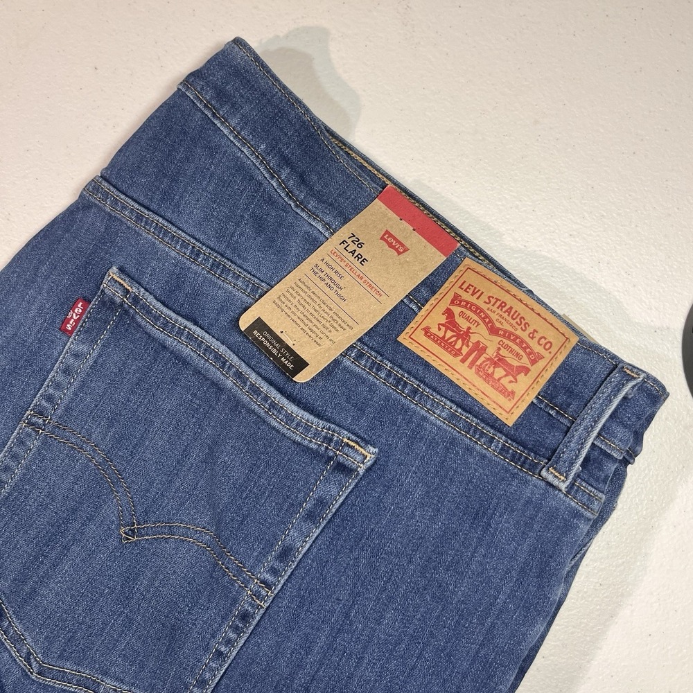 New Levis 726 Jeans Women' 26W‎ M 48x30 High Rise Stretch Flare Med Wash NWT